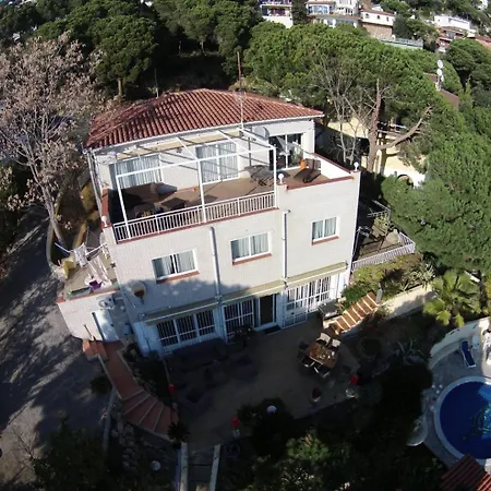 Lloret De Mar- Well-equipped Modern With Pool And Seaview For 10 Persons