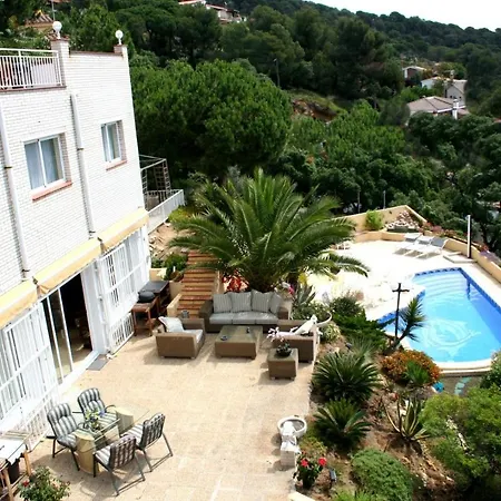 Lloret De Mar- Well-equipped Modern With Pool And Seaview For 10 Persons